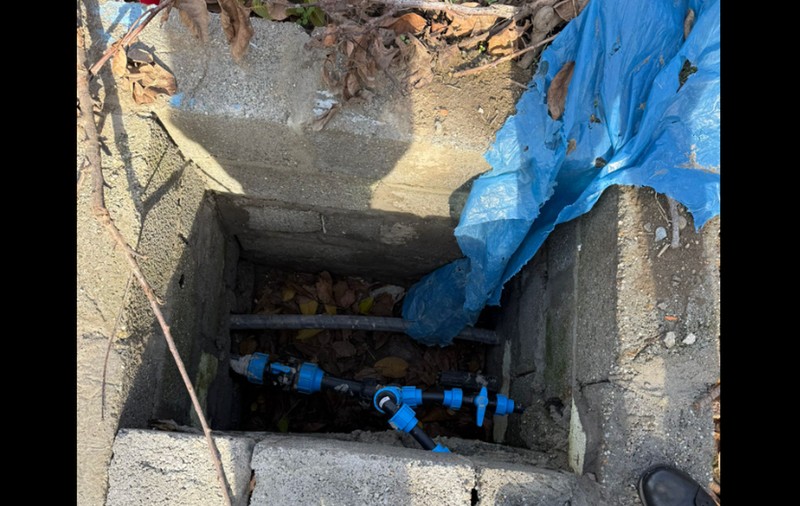 Un bărbat din Craiova a săpat un puț și a început să vândă apă în cartier, apoi a construit un sistem de canalizare