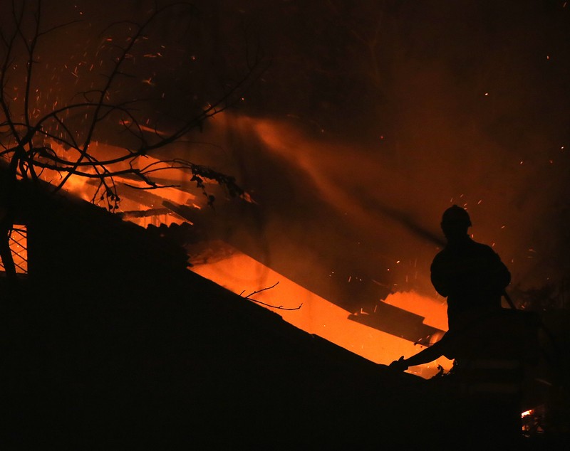 FOTO | Incendii în apropiere de Atena. Mai multe case au fost mistuite de flăcări