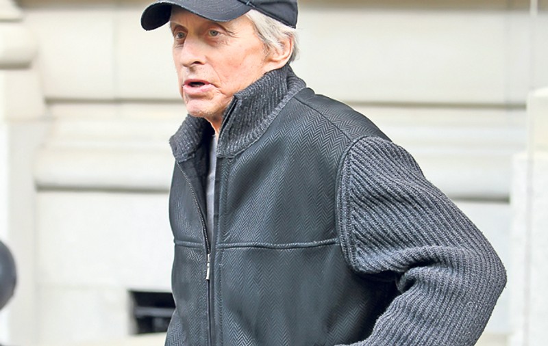 Michael Douglas şi-a îngheţat sperma, ca să mai facă un copil