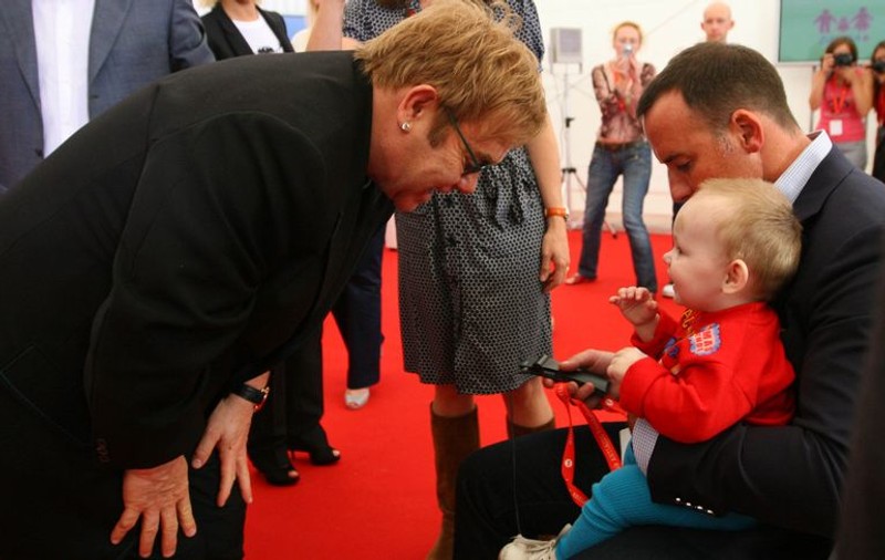 Elton John nu ştie cine este tatăl biologic al fiului lui 