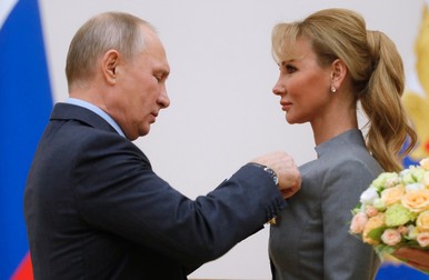 Alla Laletina, fostă directoare în corporația de stat rusă Rostec, decorată de Vladimir Putin în 2017 (foto Profimedia)