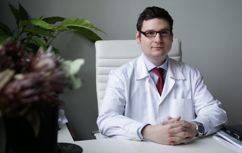 Infiltrații cu plasmă îmbogățită cu trombocite și acid hialuronic în tratamentul genunchiul artrozic
