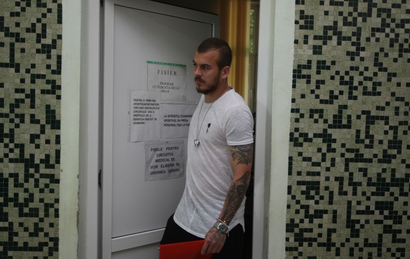 Euro 2016. Tricolorii, storși de vlagă la vizita medicală: ”Am stat 4 ore, nu mai pot, suntem obosiți”. În puțin timp, Iordănescu anunță lotul de 23