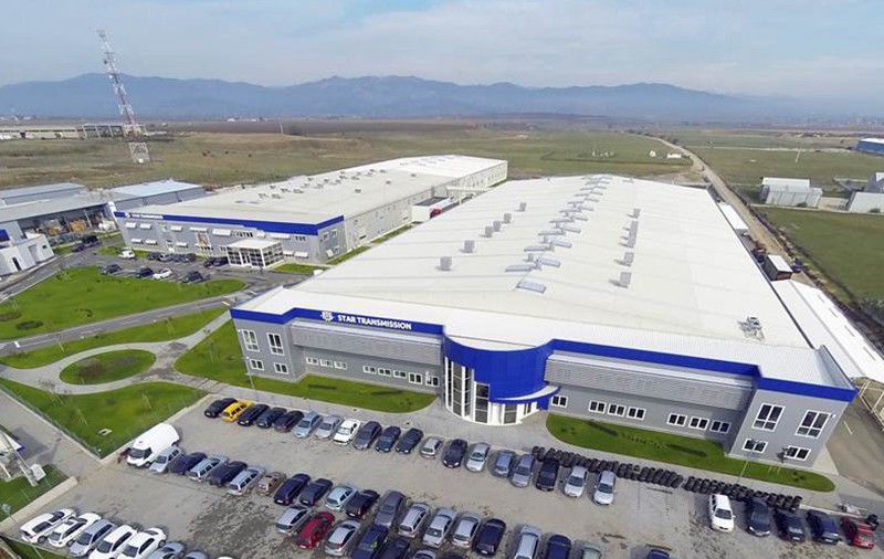 O cunoscută firmă acordă angajaților câte o primă de 1.000 de euro pentru că poartă mască în pandemie