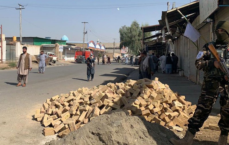 Explozie puternică într-o moschee din Afganistan, în timpul rugăciunii. Cel puțin 30 de oameni au murit