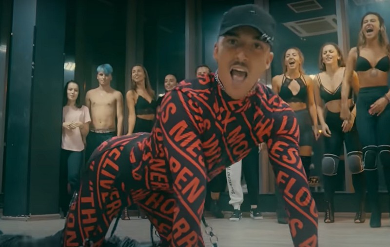 Emil Rengle lansează prima melodie. A trecut de la dansul pe tocuri la muzică