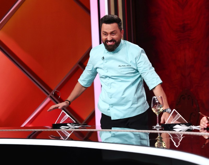 Chef Orlando Zaharia a câștigat bomba cu mai multe amulete. Vlăduța Lupău a dat verdictul la „Chefi la cuțite”