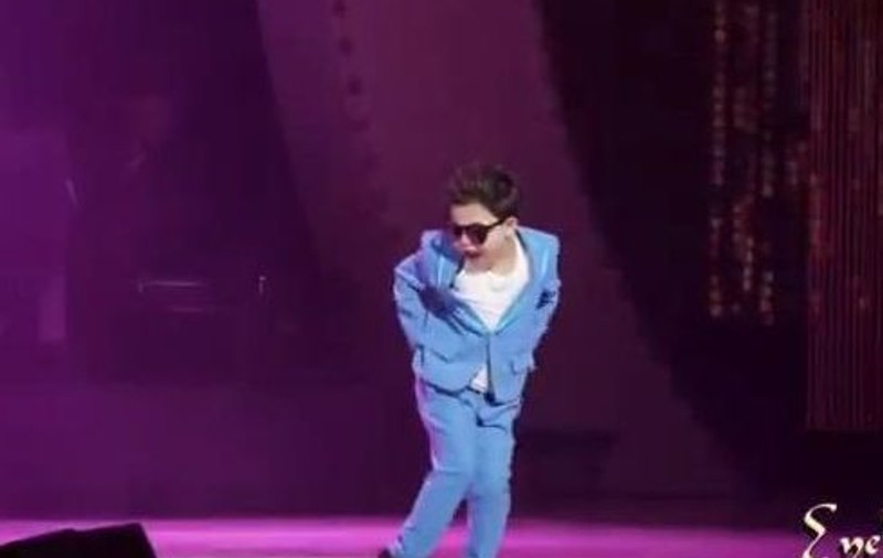 Uite ce HAZLIU e puştiul ăsta şi cum dansează pe Gangnam Style! | VIDEO