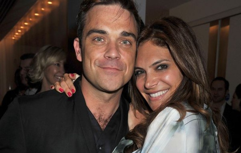 Robbie Williams şi-a pierdut virginitatea în uniforma şcolară