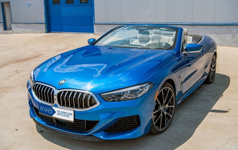 ANABI scoate la licitație un BMW M850i confiscat, pe care nimeni nu vrea să îl cumpere și i-a redus prețul cu 50%