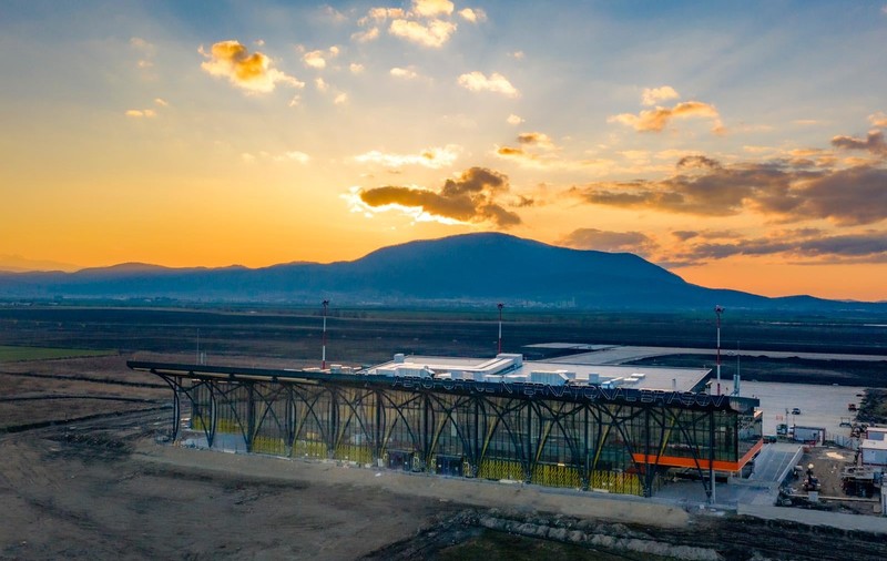 Aeroportul din Brașov ar putea fi deschis pe 1 noiembrie. Ce companii vor opera zborurile de aici