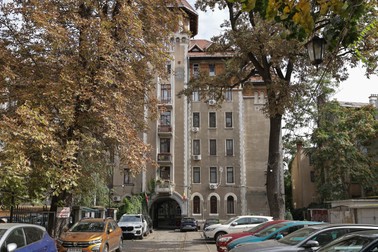 Blocul C.A.M. din Piața Lahovary