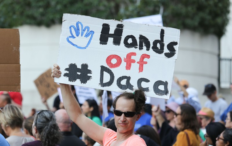 Vedetele critică decizia lui Trump a suspenda programul care acorda amnistie tinerilor imigranți. Cum poate fi salvat programul DACA