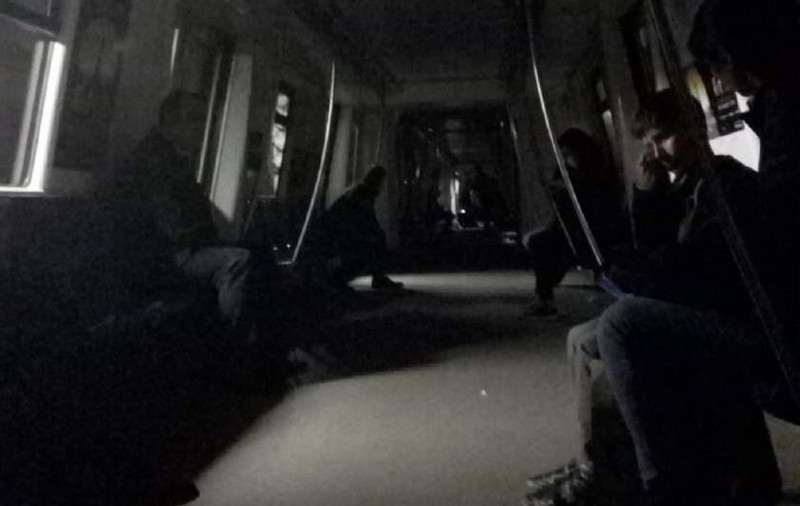 Un metrou a stat blocat minute în șir în apropiere de stația Dristor. Pasagerii au rămas în întuneric