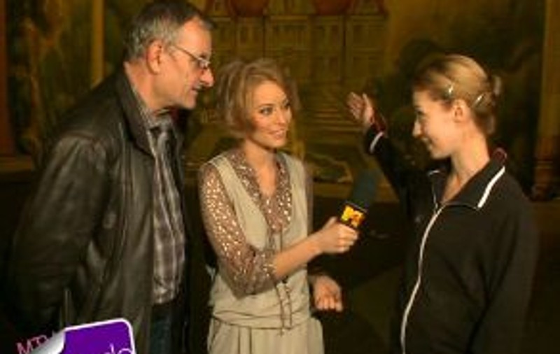 Laura Cosoi se furişează în spatele scenei, la MTV Bailando