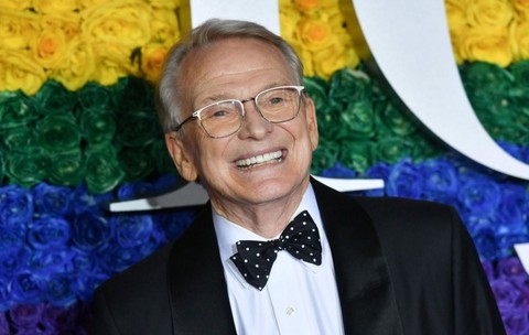 Bob Mackie, designerul care i-a făcut pe Cher și Elton John să strălucească, a încetat din viață la 87 de ani