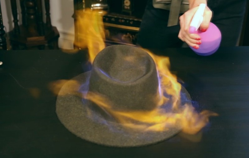 VIDEO / Spectaculosul mod în care se face o pălărie „flambată”. Demonstrație by ”Maria Pălăria”