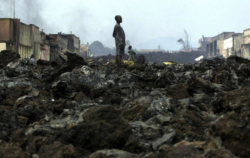 Cel puțin 15 morți și 500 de case distruse, după erupția unui vulcan în Congo. Orașul Goma a fost acoperit de lavă