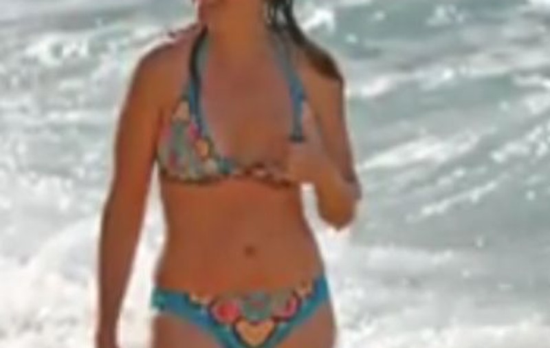Video | Ce bine arată Julia Roberts în costum de baie!
