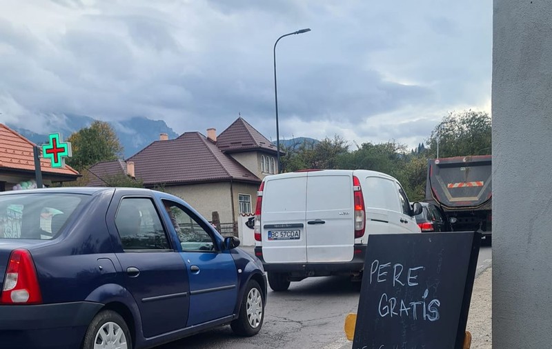 Pere gratis pentru șoferii de pe DN73 care au stat într-o coadă kilometrică: „Nu m-am așteptat la așa ceva”