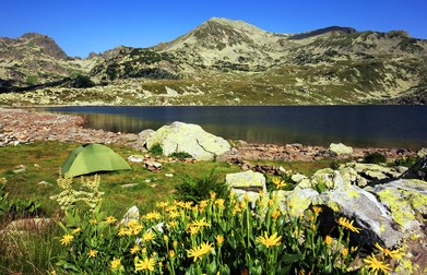 Malul Lacului Bucura, ideal pentru camping