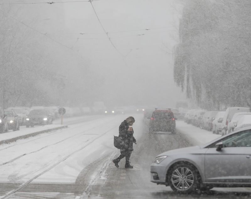 Fenomen ciudat în București: a nins doar în anumite zone. Un meteorolog explică „ninsoarea atipică”, pe care ANM nu a prevăzut-o