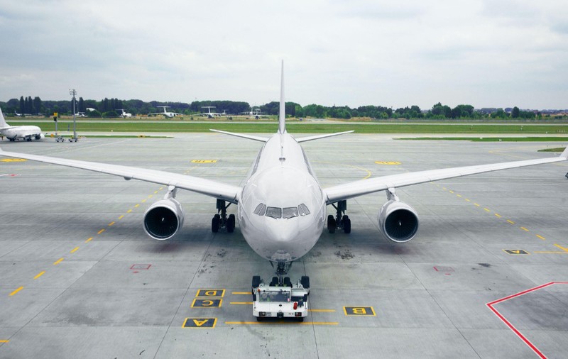 O companie anulează mai multe rute spre și dinspre Aeroportul Henri Coandă București. Ce zboruri rămân active