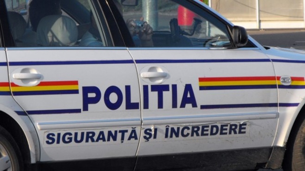 Fiul unui afacerist din Maramureș, în stare gravă după ce a încercat să taie cauciucurile unei mașini de poliţie