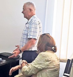 Virgil Măgureanu, alături de soția sa, Maria, în timpul unei ședințe de mediere cu Alina