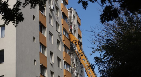 Lucrări la blocul din Rahova afectat de explozie la un an de la deflagrație
