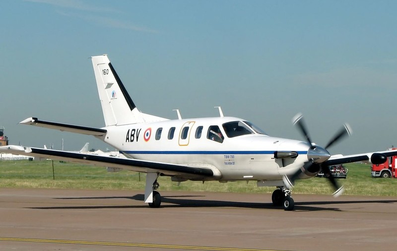 UN AVION S-A PRĂBUŞIT lângă Paris!
