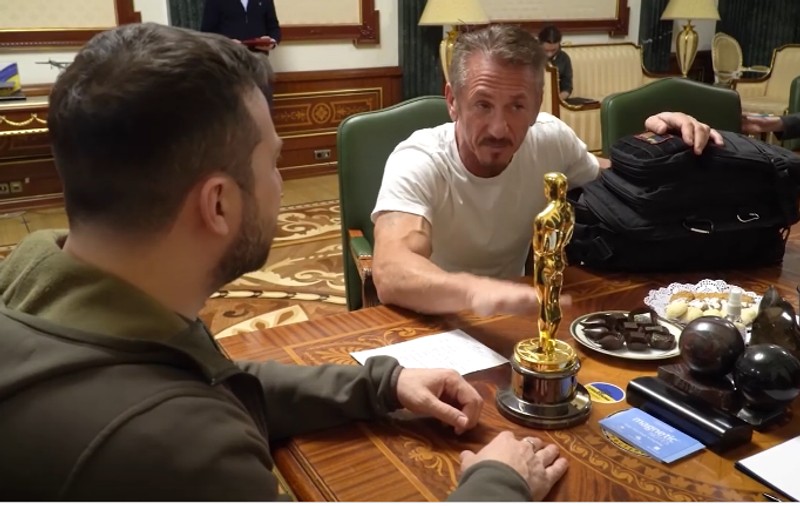 Actorul american Sean Penn a lăsat la Kiev o statuetă Oscar. „Va rămâne în Ucraina până la sfârșitul războiului”