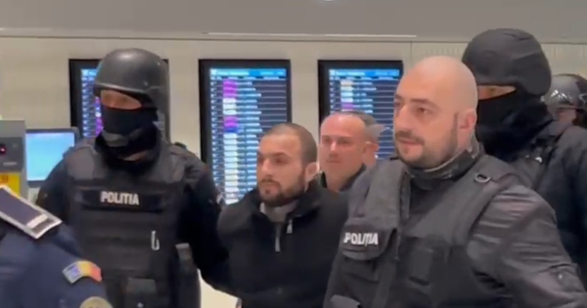 Laurentiu Ghita pe Aeroportul Otopeni, in noaptea de 29 spre 30 decembrie. Captura video: imagini amator