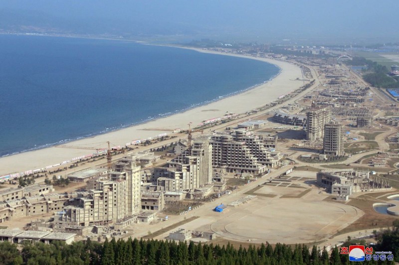 Stațiunea turistică Wonsan-Kalma, construită de autoritățile nord-coreene FOTO: EPA