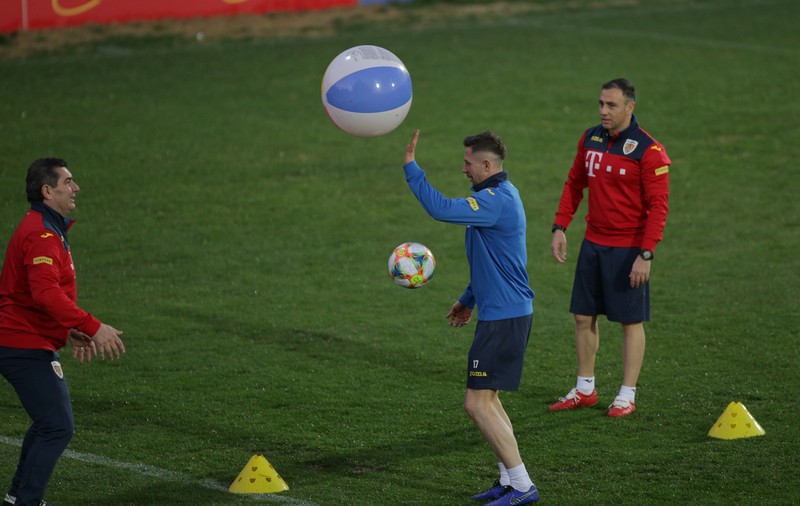 Start spre Euro 2020. Cosmin Contra și-a avertizat jucătorii: ”Ne așteaptă un meci dur în Suedia” | GALERIE FOTO&VIDEO