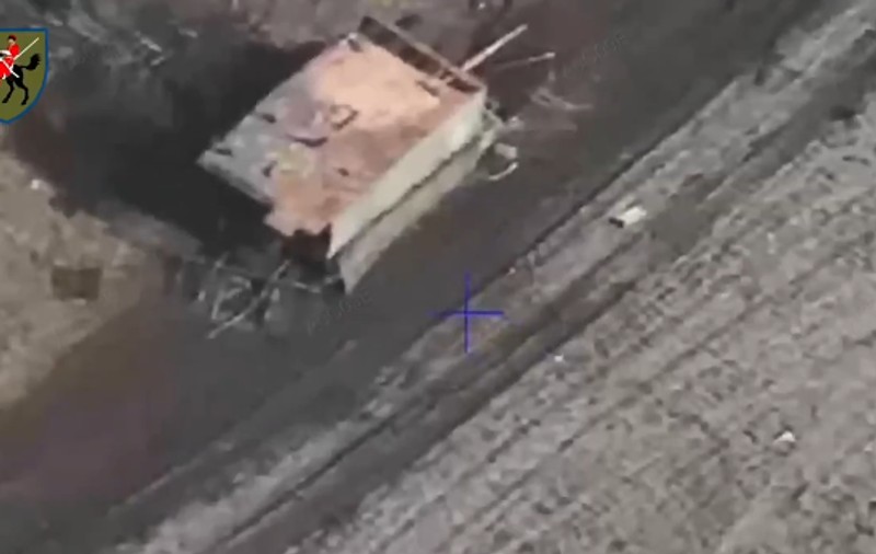 Tancul cu armătură din bușteni, noua găselniță a rușilor împotriva dronelor ucrainene I VIDEO