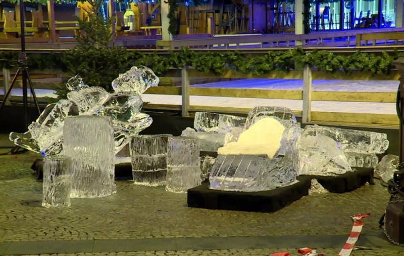 Un copil de 2 ani a fost ucis de o sculptură în gheață căzută peste el, la Târgul de Crăciun de Luxembrug