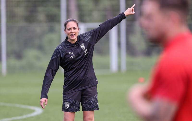 Prima femeie instalată antrenor principal la o echipă profesionistă de fotbal din Germania: „Vreau să arăt ce știu”