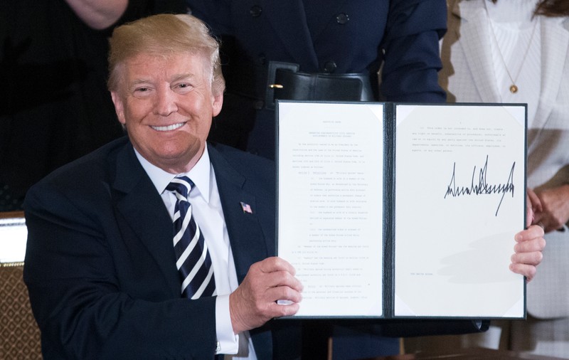 Semnătura lui Donald Trump va apărea pe bancnotele americane: premieră pentru un președinte în exercițiu
