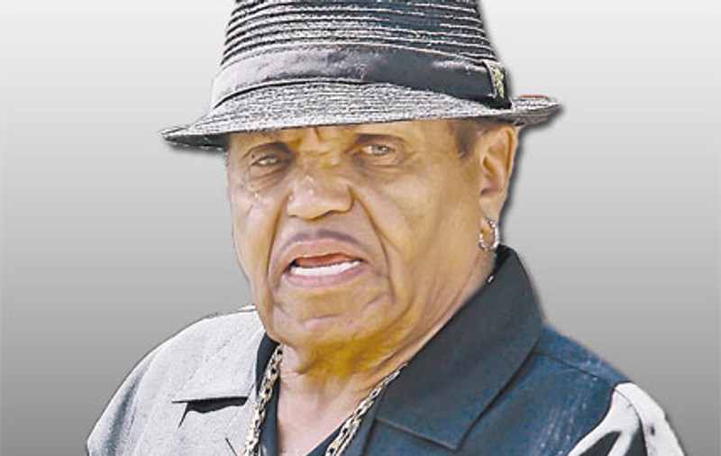 Joe Jackson, alungat de acasă!