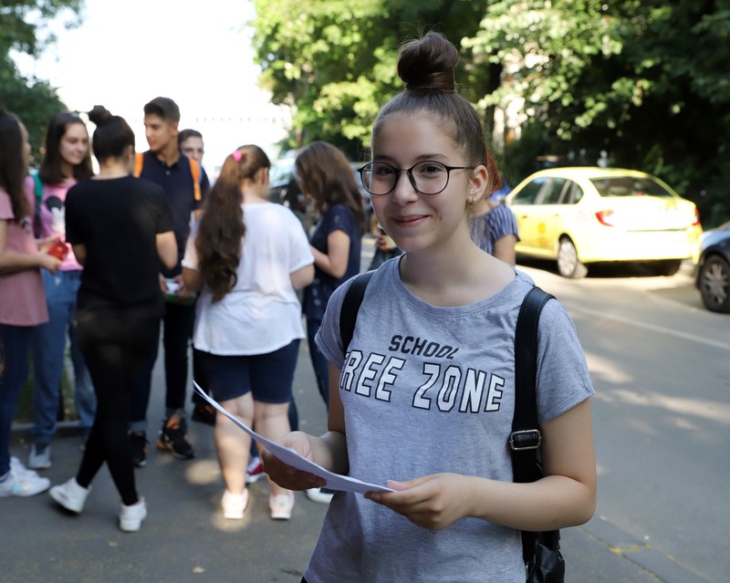 Denisa vrea, după Evaluarea Națională, să intre la un liceu cu profil de matematică-informatică, apoi să urmeze ASE