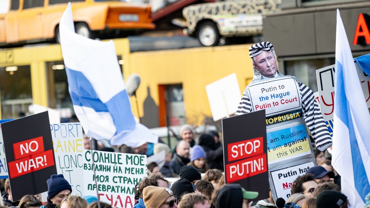 Imagine surprinsă de la protestul anti-Putin desfășurat la Berlin.