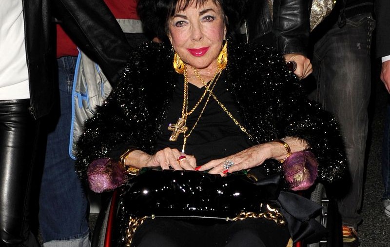 Liz Taylor va purta un turban ornat cu diamante de 3 milioane $
