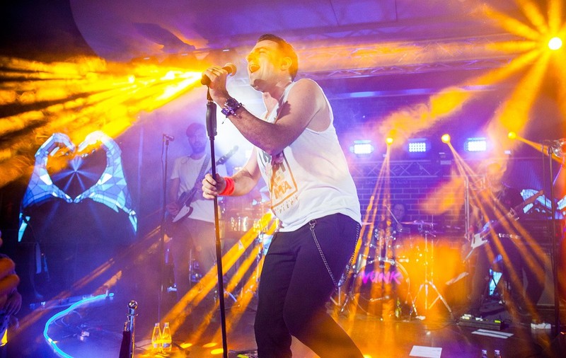 Gestul neaşteptat al băieţilor de la VUNK!  Vor ieşi cu fanii la țigara de după concert