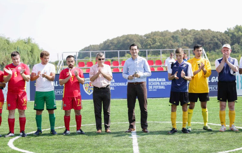FRF a inaugurat primul teren de fotbal pentru nevăzători din România
