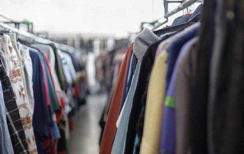 Magazinele second-hand au devenit cool: Vânzările s-au dublat în ultimii cinci ani