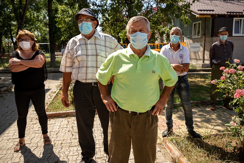 Oamenii din Poiana Lacului speră să primească apă la program