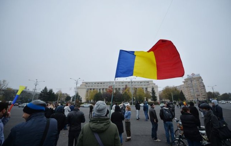 UPDATE. Protest și incidente în Piața Victoriei. Anchetă MAI după împiedicarea organizării târgului de Crăciun/ FOTO