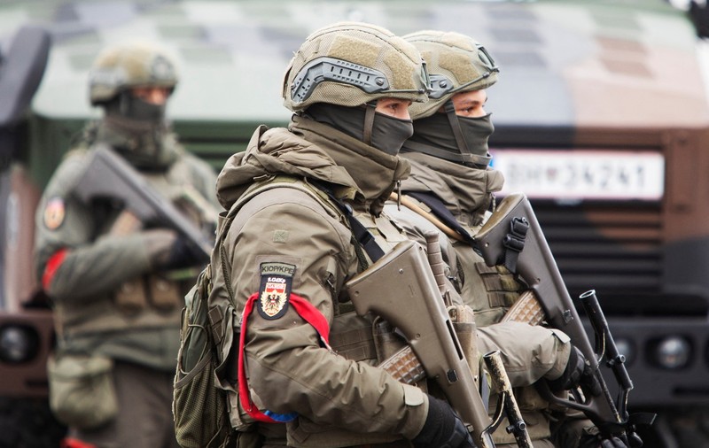 Un militar a murit și altul a fost rănit, în urma unui schimb de focuri într-o cazarmă din Austria