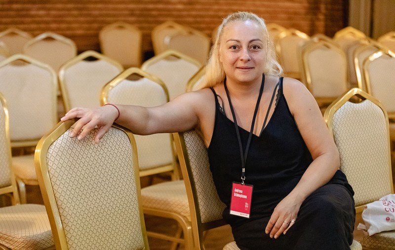 Interviu cu actrița Andreea Grămoșteanu: „Arta nu poate să trăiască în sărăcie veșnic. Nu poți să faci 10 ani spectacole cu două scaune”